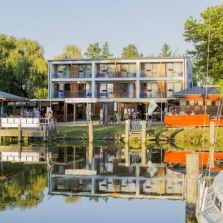 BalatonmáriafürdőPort Etterem&Panzio住宿加早餐旅馆 外观 照片