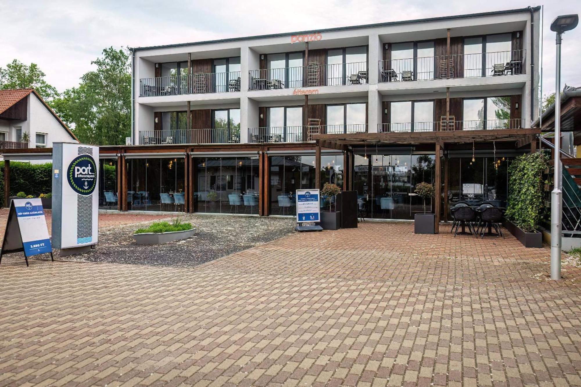 BalatonmáriafürdőPort Etterem&Panzio住宿加早餐旅馆 外观 照片