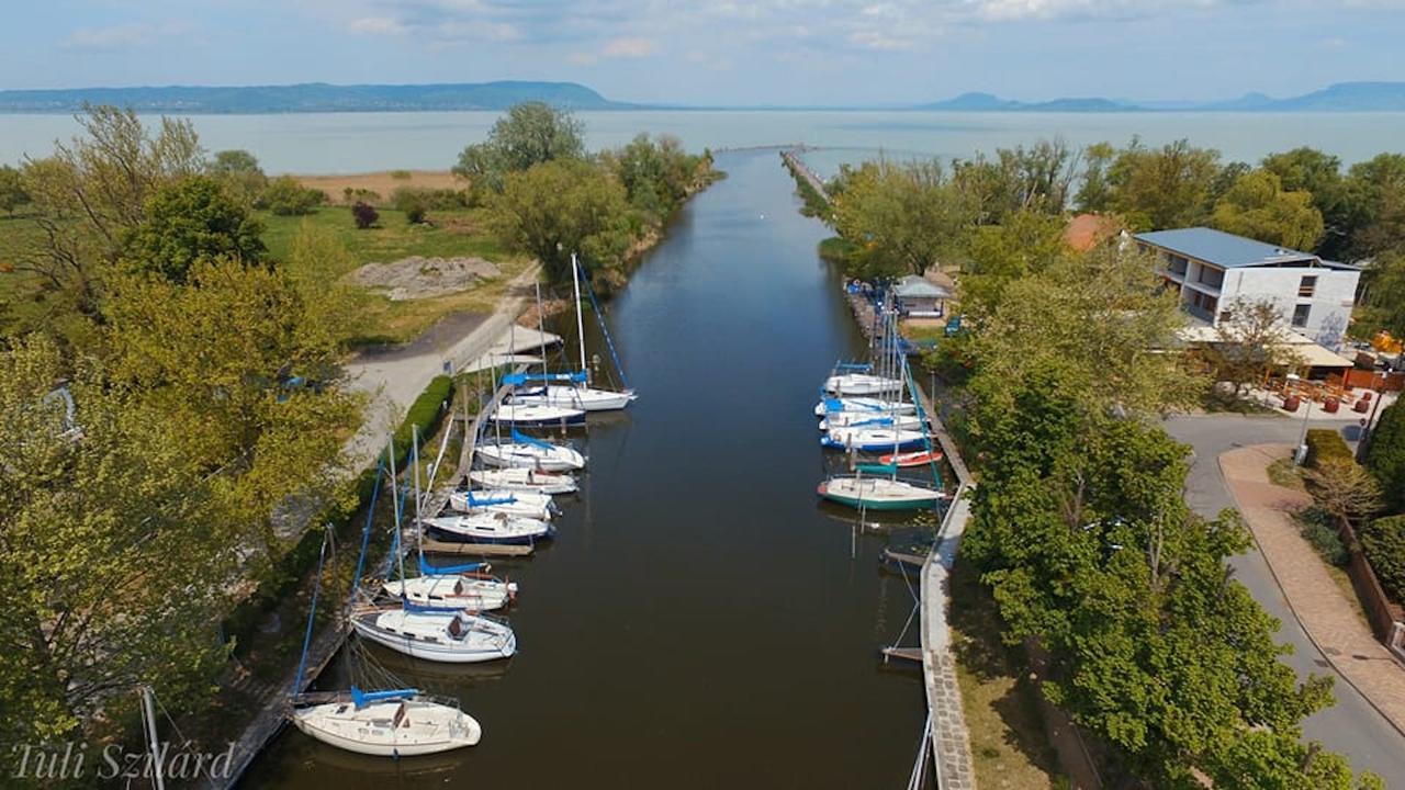 BalatonmáriafürdőPort Etterem&Panzio住宿加早餐旅馆 外观 照片