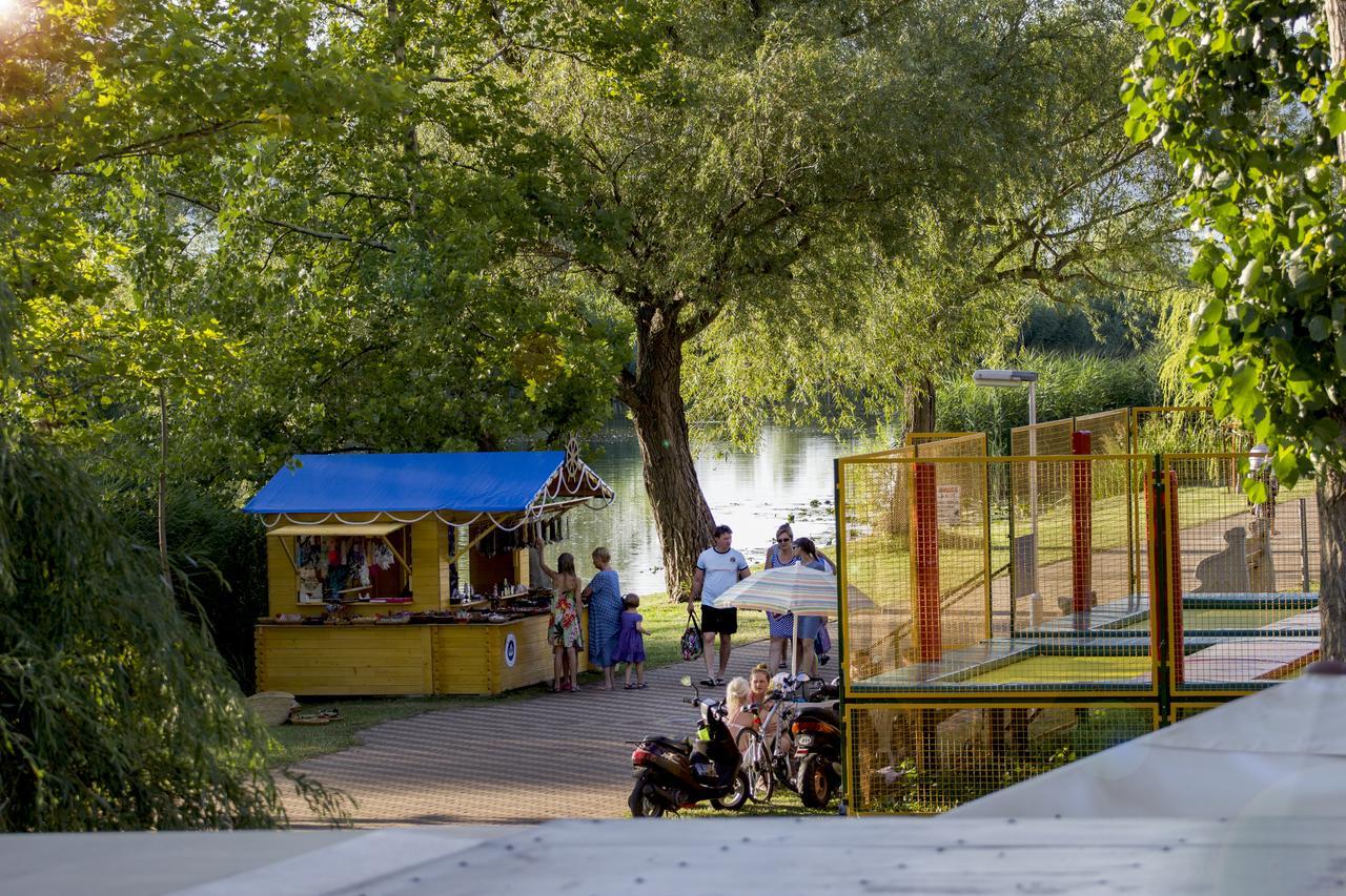 BalatonmáriafürdőPort Etterem&Panzio住宿加早餐旅馆 外观 照片