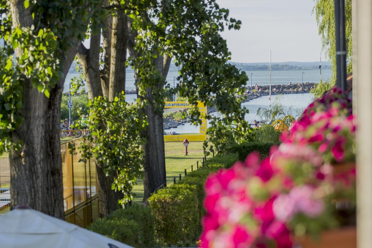 BalatonmáriafürdőPort Etterem&Panzio住宿加早餐旅馆 外观 照片
